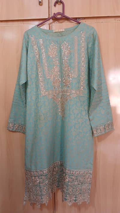 beautiful clothes and 10/10 condition