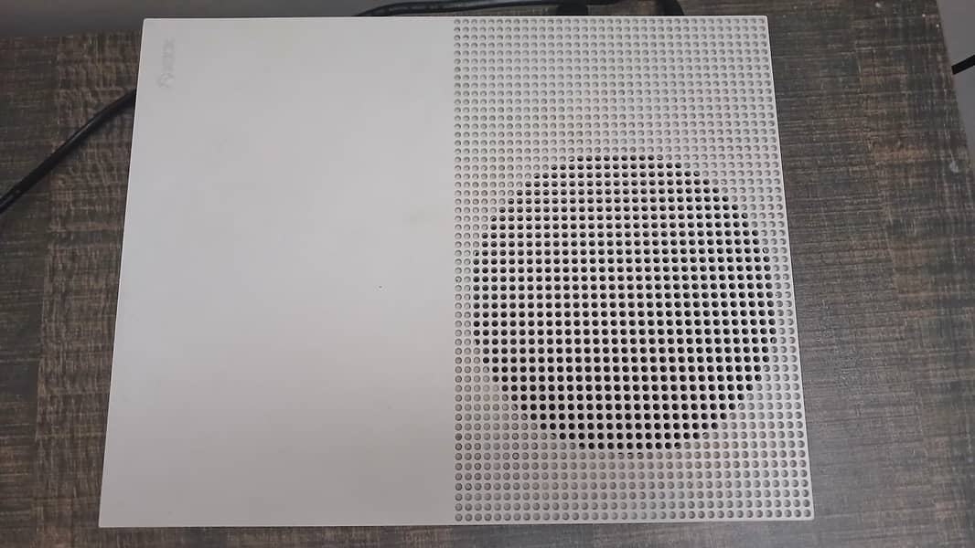Xbox one S 1tb with extra controller 1