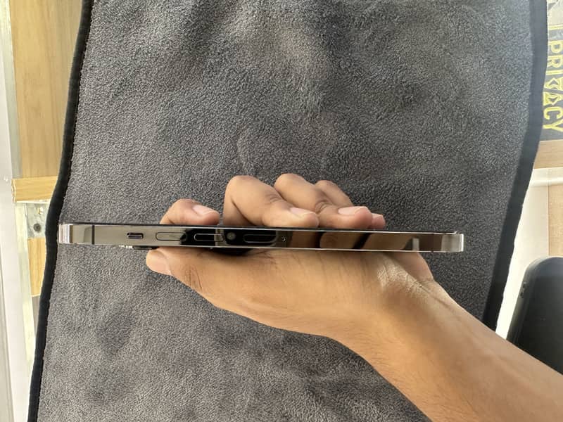 Apple iPhone 13 Pro Max 1