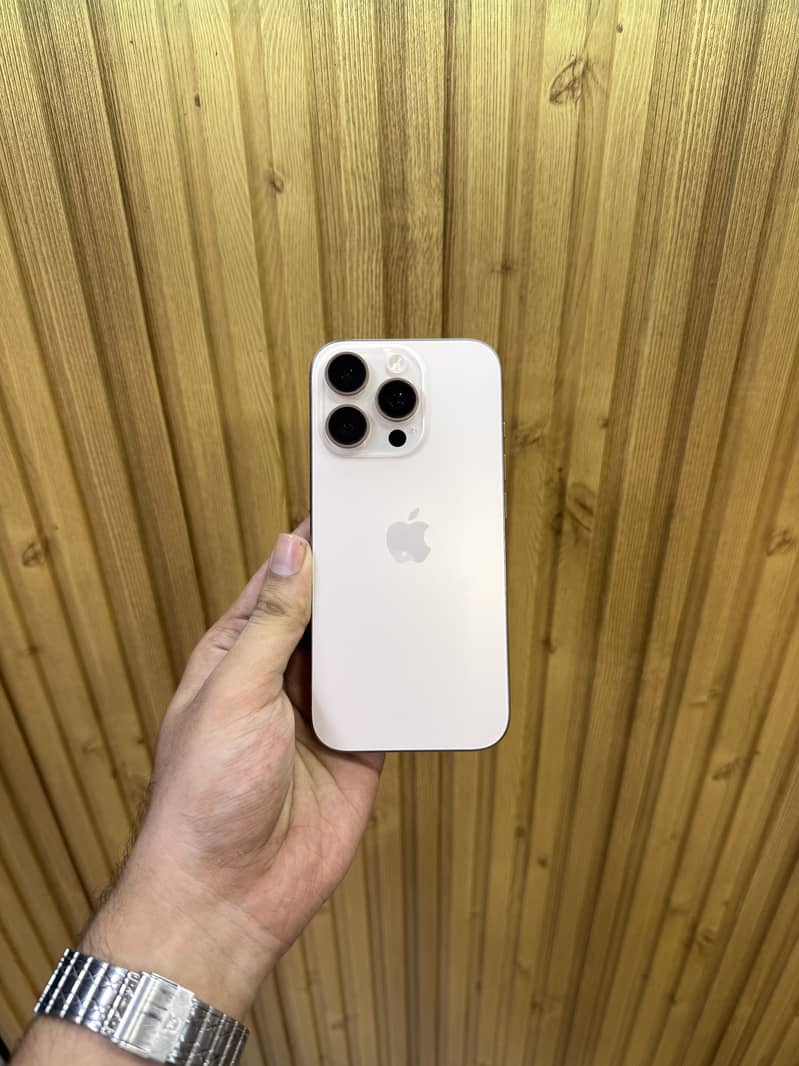 iPhone 16 Pro 0