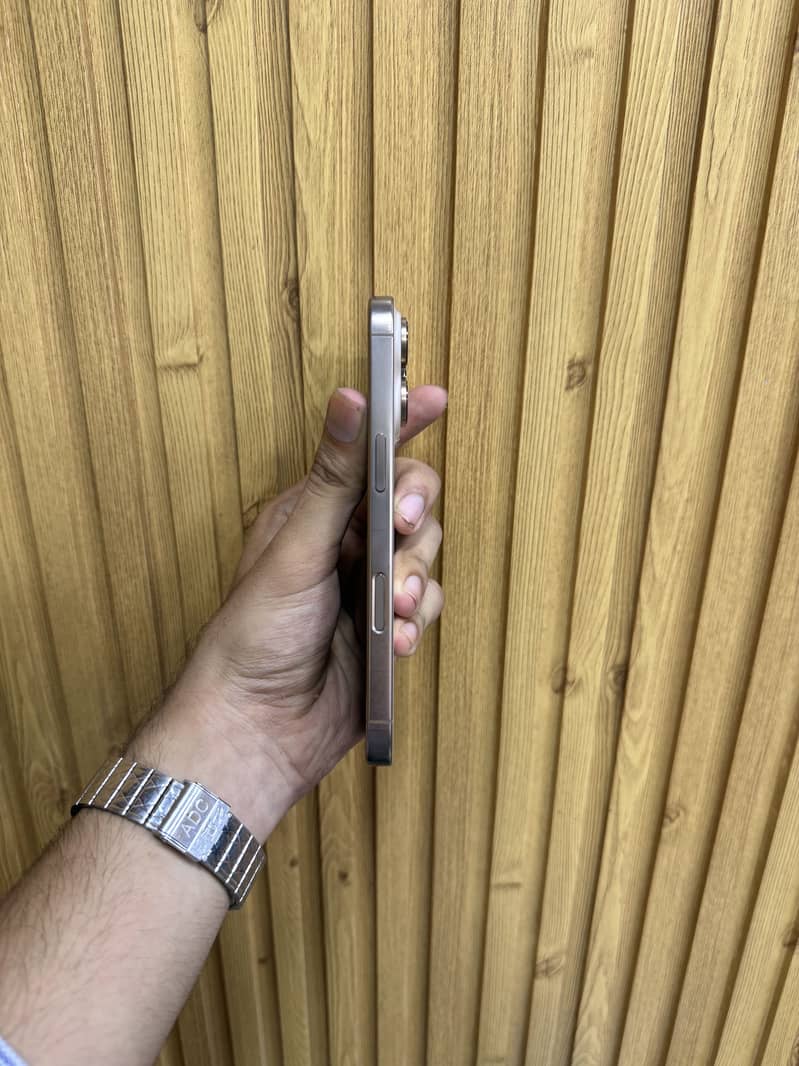 iPhone 16 Pro 2