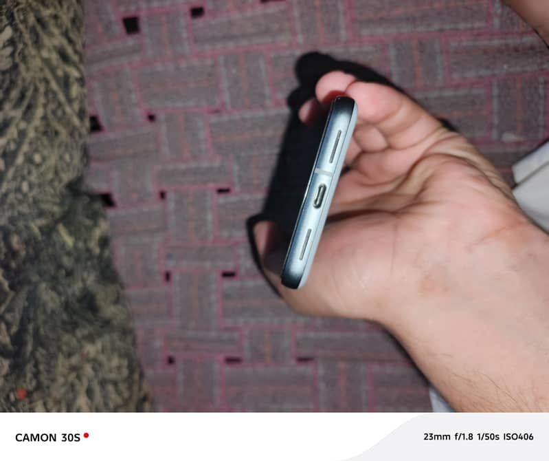 Google Pixel 8 4