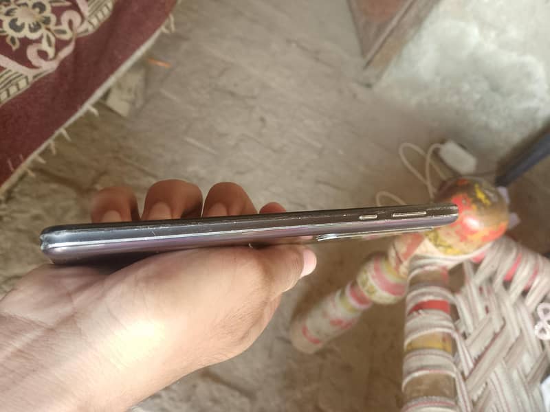 Sharp Aquos R5G 4