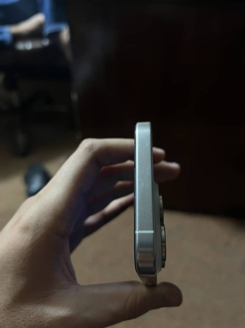 Apple iPhone 15 Pro Max 0