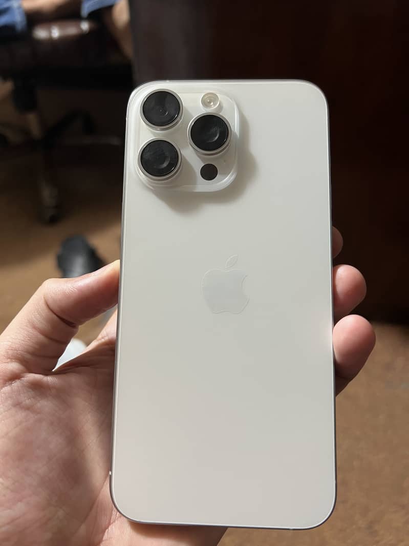 Apple iPhone 15 Pro Max 2
