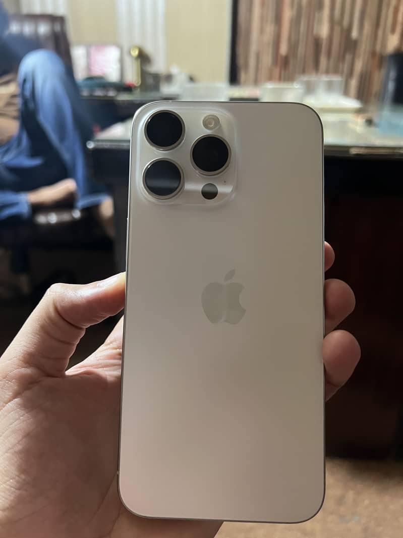 Apple iPhone 15 Pro Max 5