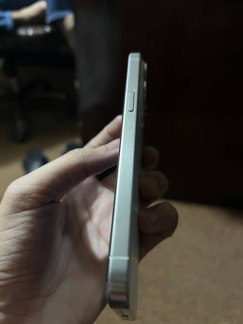 Apple iPhone 15 Pro Max 6