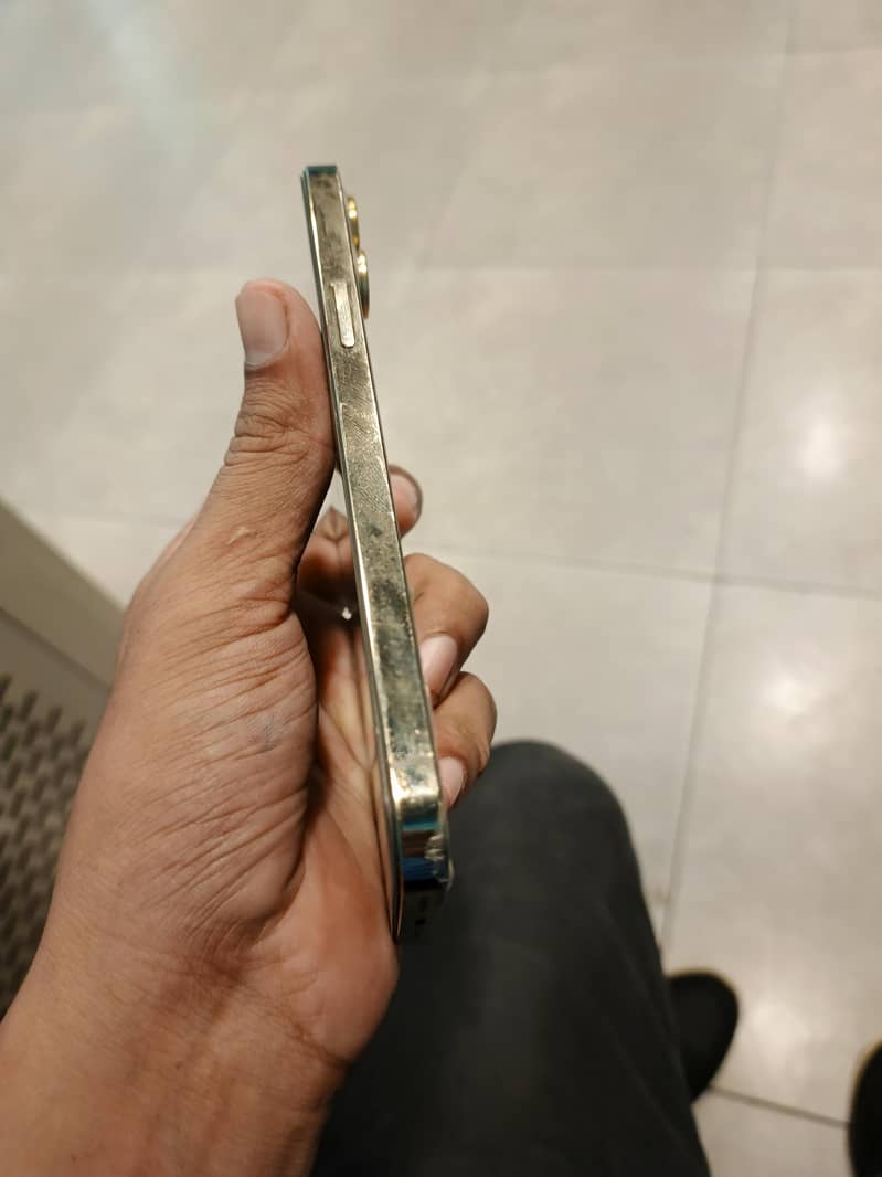 Apple iPhone 12 Pro Max 4
