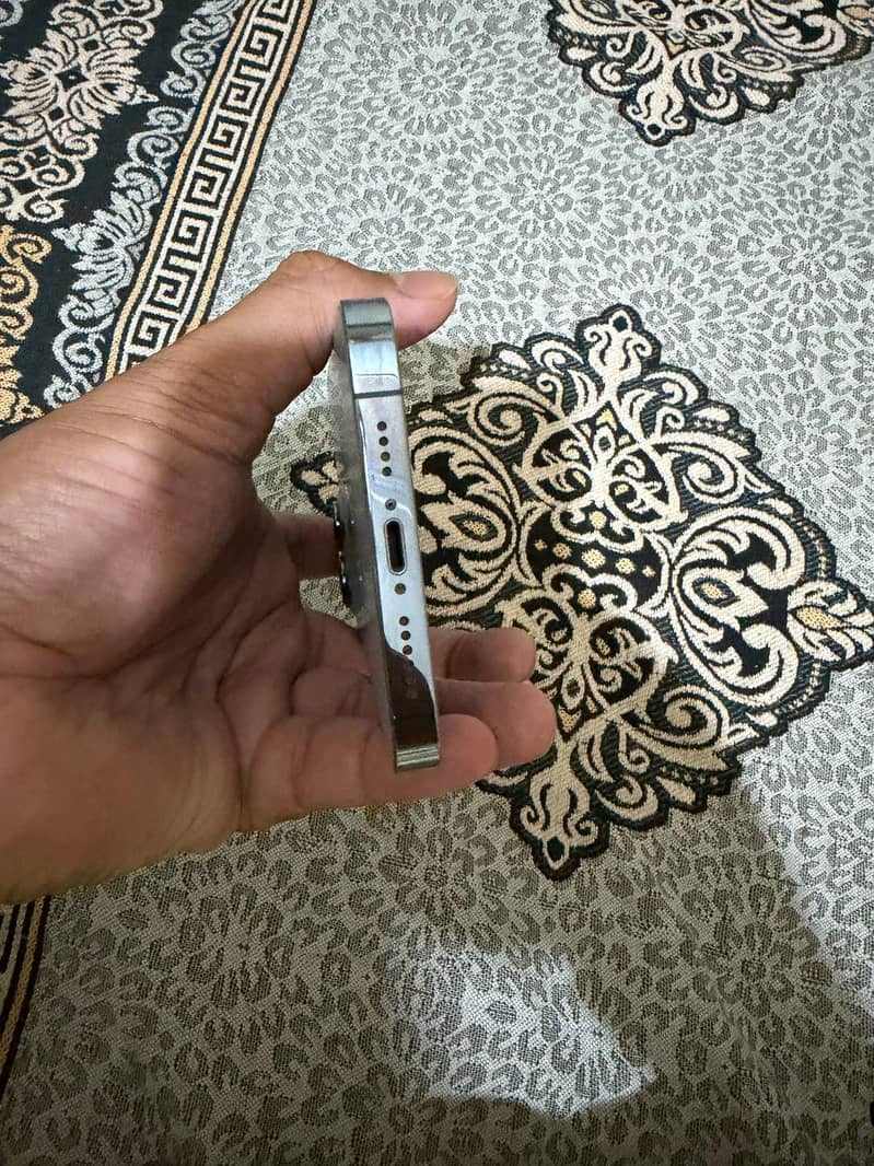 Apple iPhone 13 Pro Max 4
