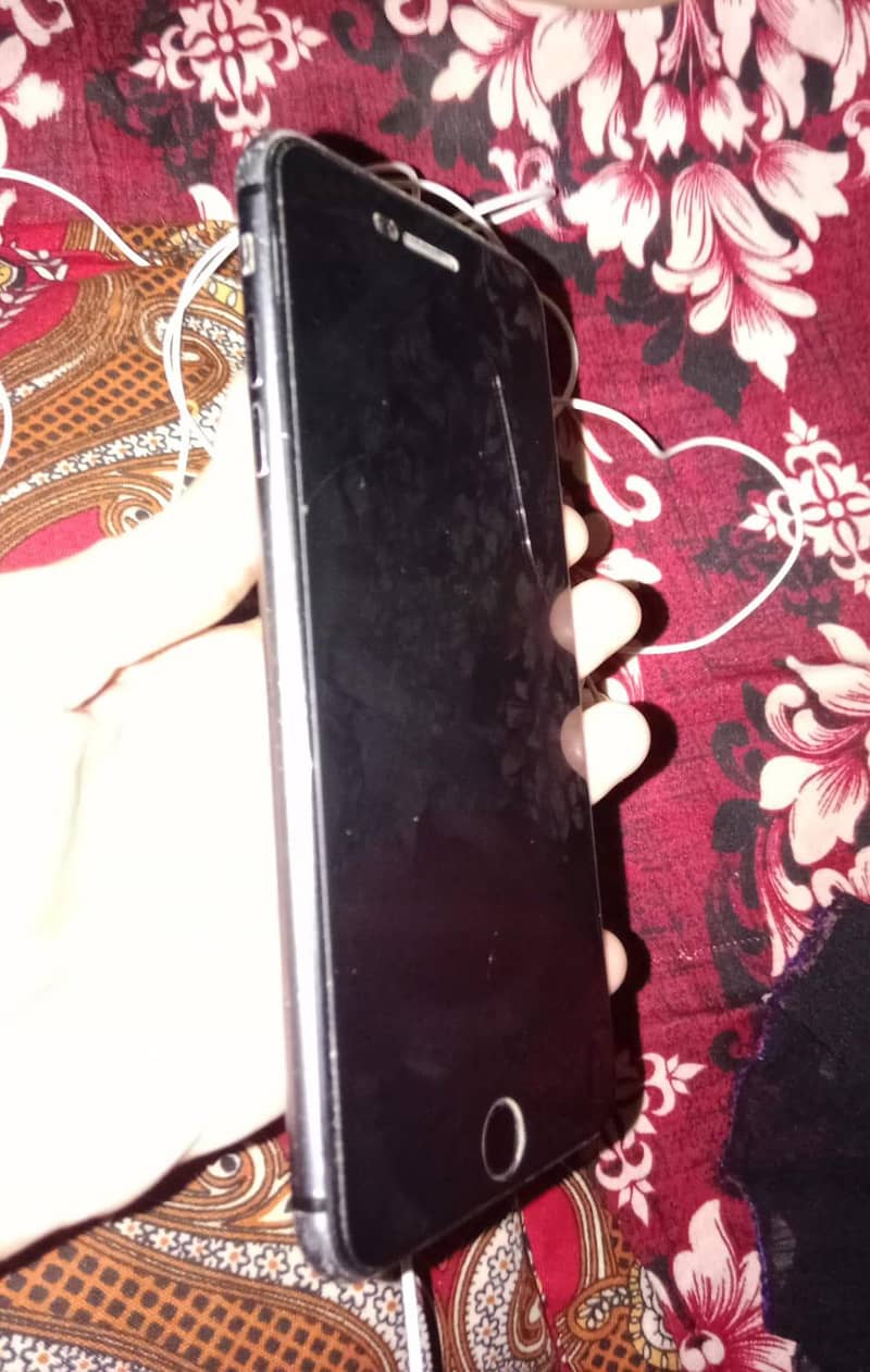 Apple iPhone 8 Plus 1