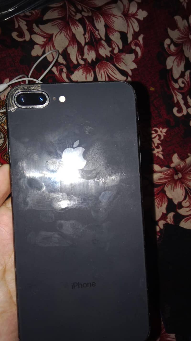 Apple iPhone 8 Plus 2