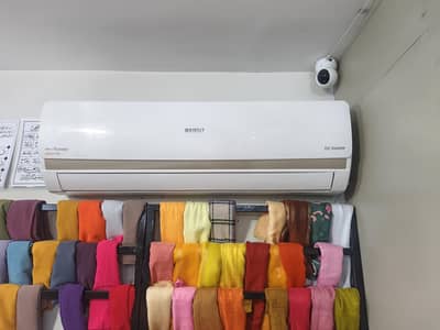 1.5 ton ac for sale 10/10 condition only few month use