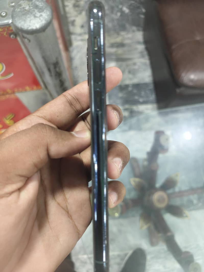 Apple iPhone 11 Pro 2