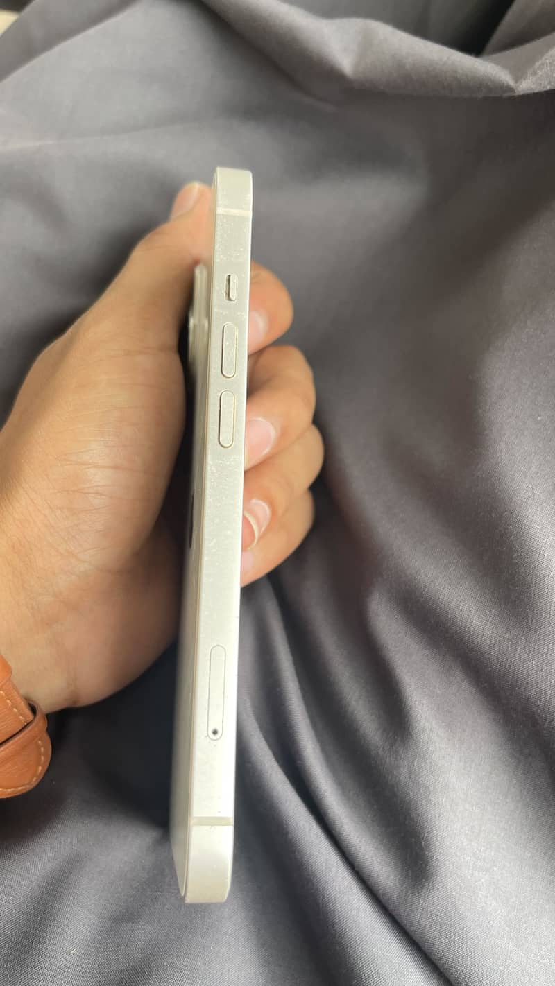 Apple iPhone 13 2