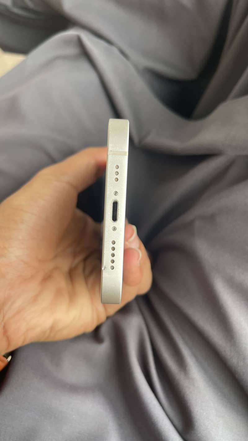 Apple iPhone 13 5