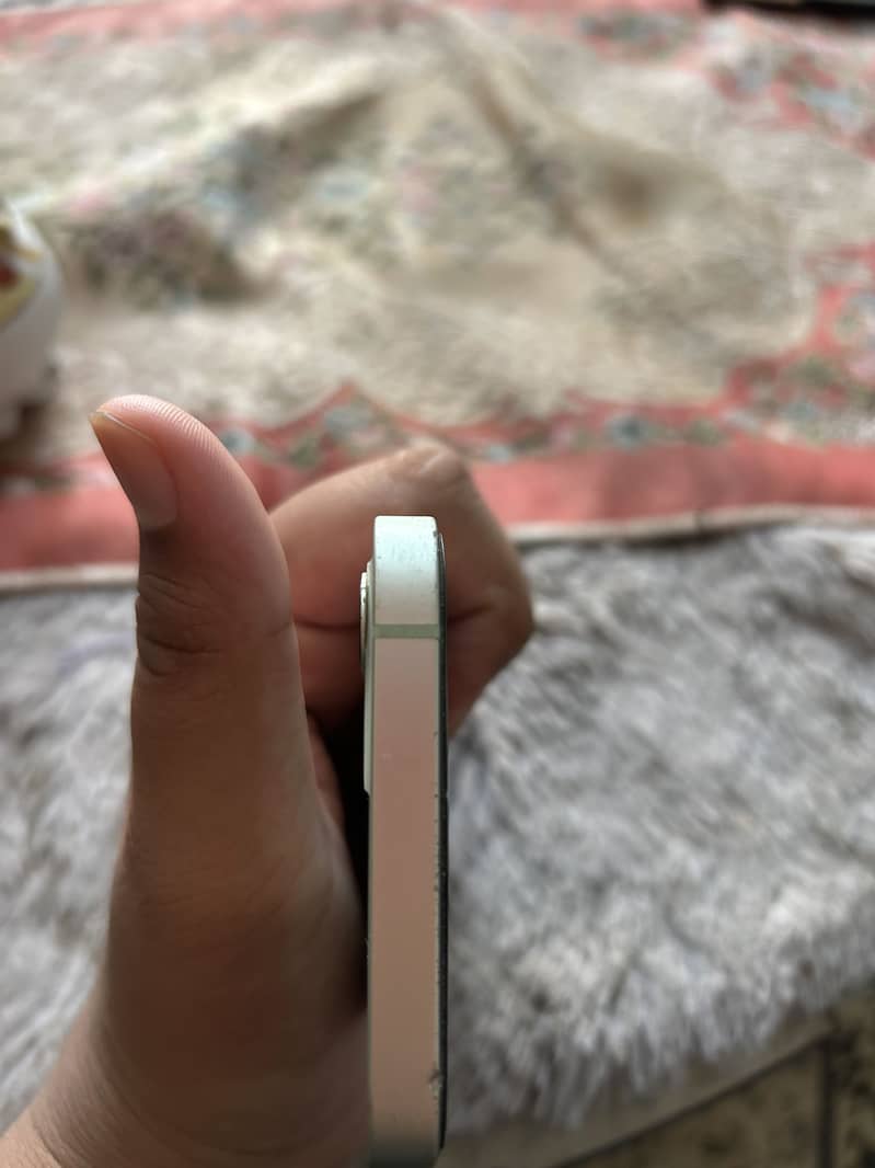 Apple iPhone 12 3