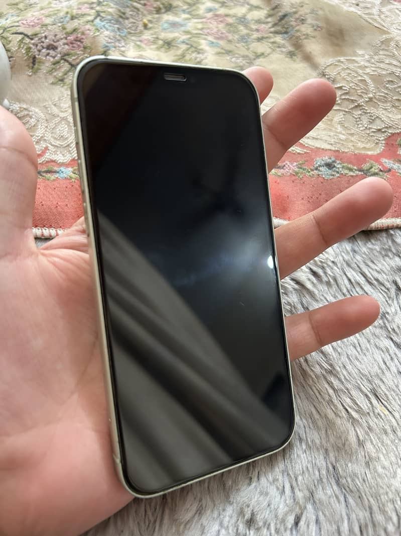 Apple iPhone 12 4
