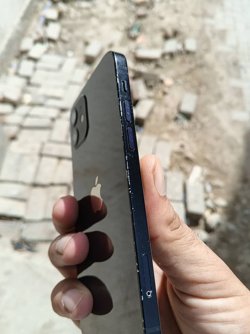 Apple iPhone 12 4