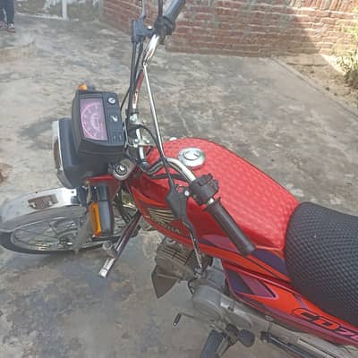 Honda CD 70 2025