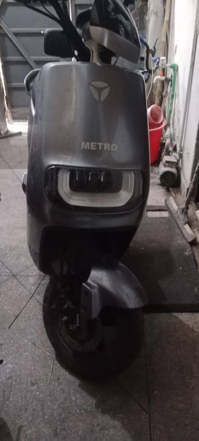E Bike Scooty Metro E8S pro 4500km use wrenty complete