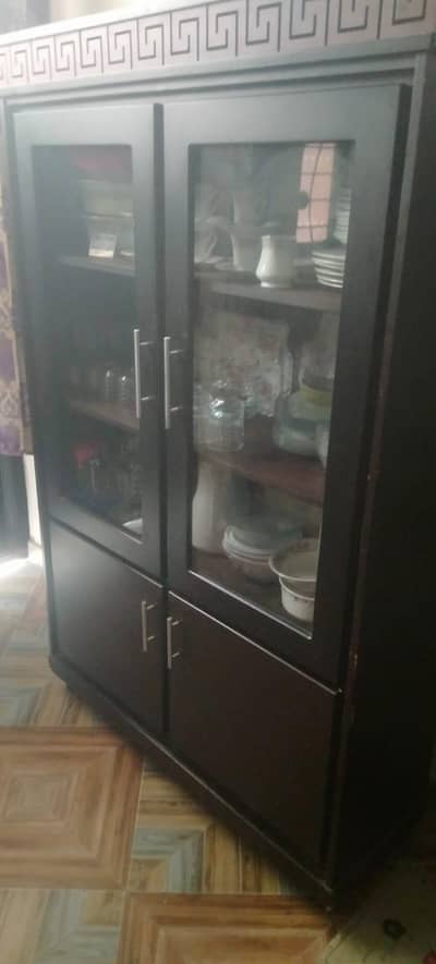 Almari Available For Sale Bartan B Rakh Saktay Hain or Baqi Cheezain. .