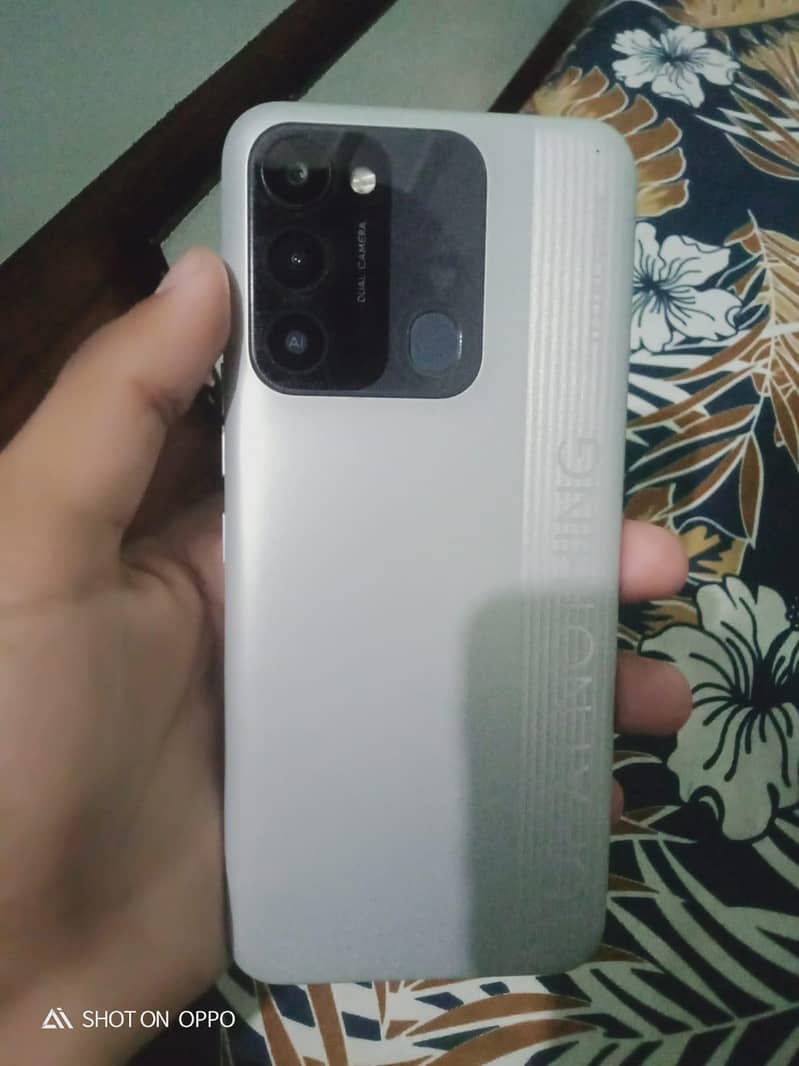 Tecno Spark 8C 1
