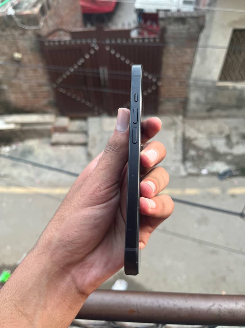 Apple iPhone 15 3