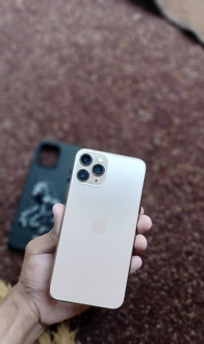 Apple iPhone 11 Pro 4