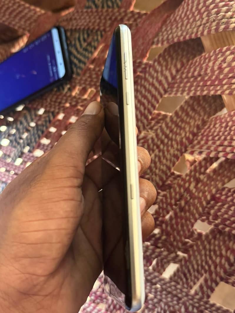 Sharp Aquos R3 3