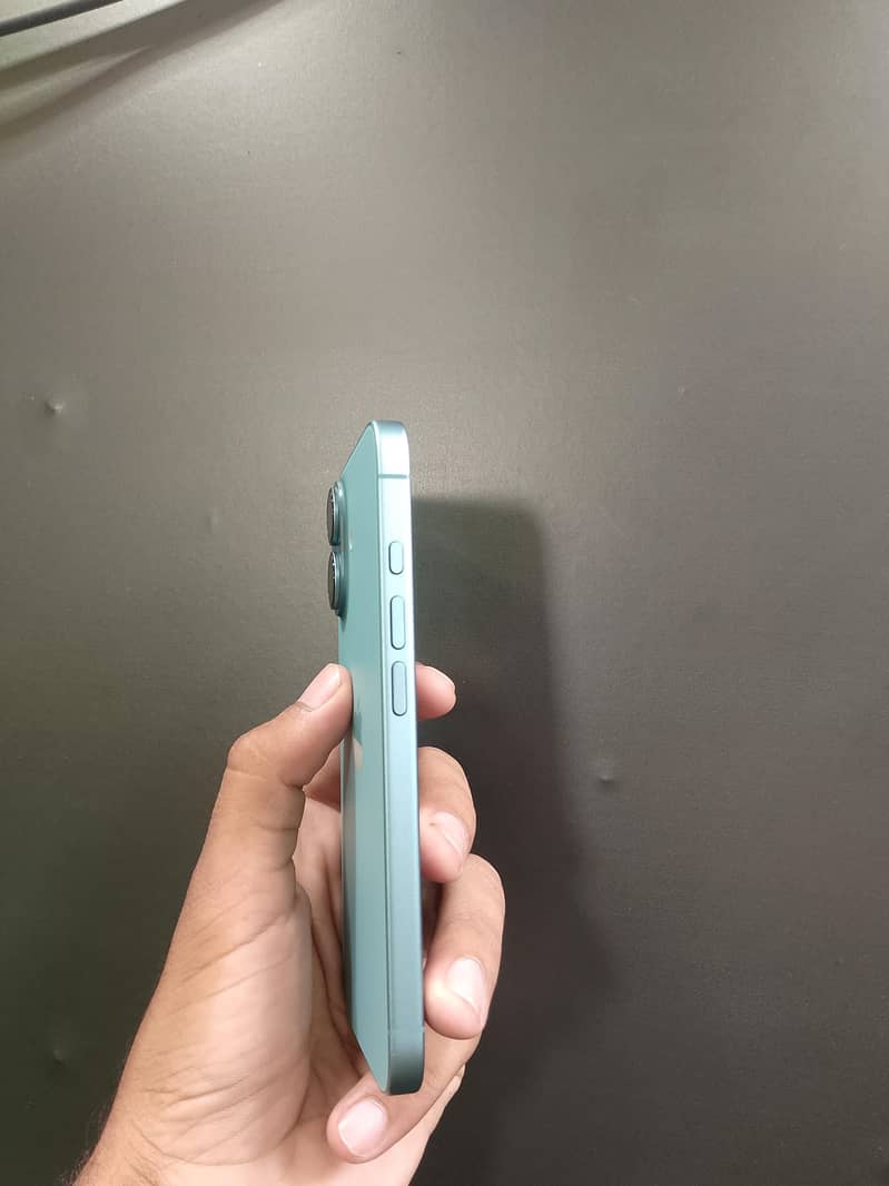 Apple iPhone 16 1