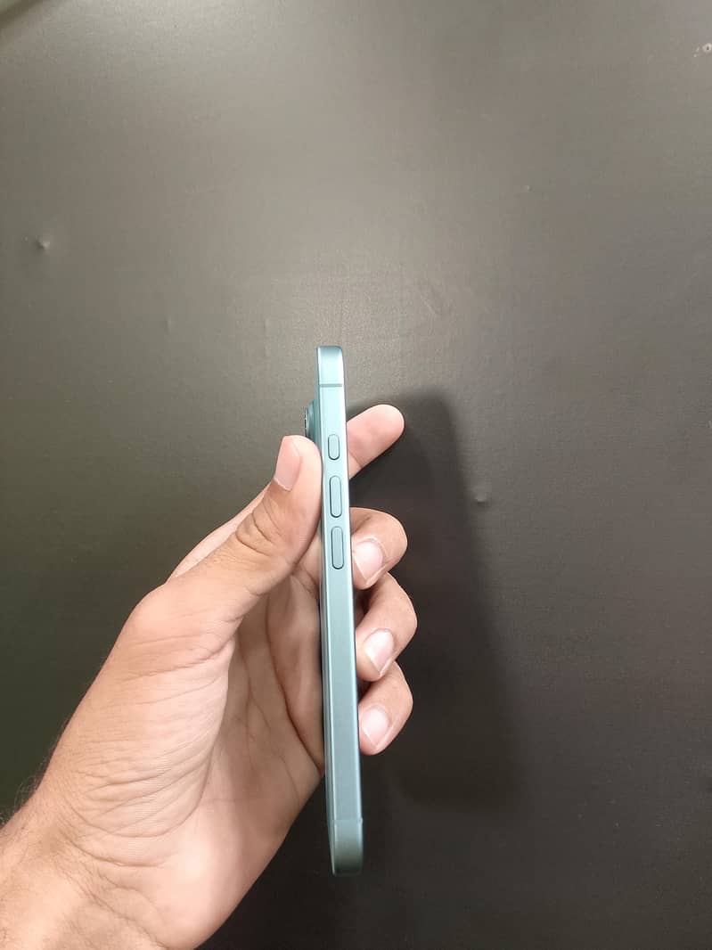 Apple iPhone 16 2