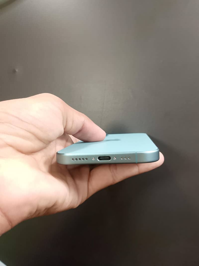 Apple iPhone 16 3