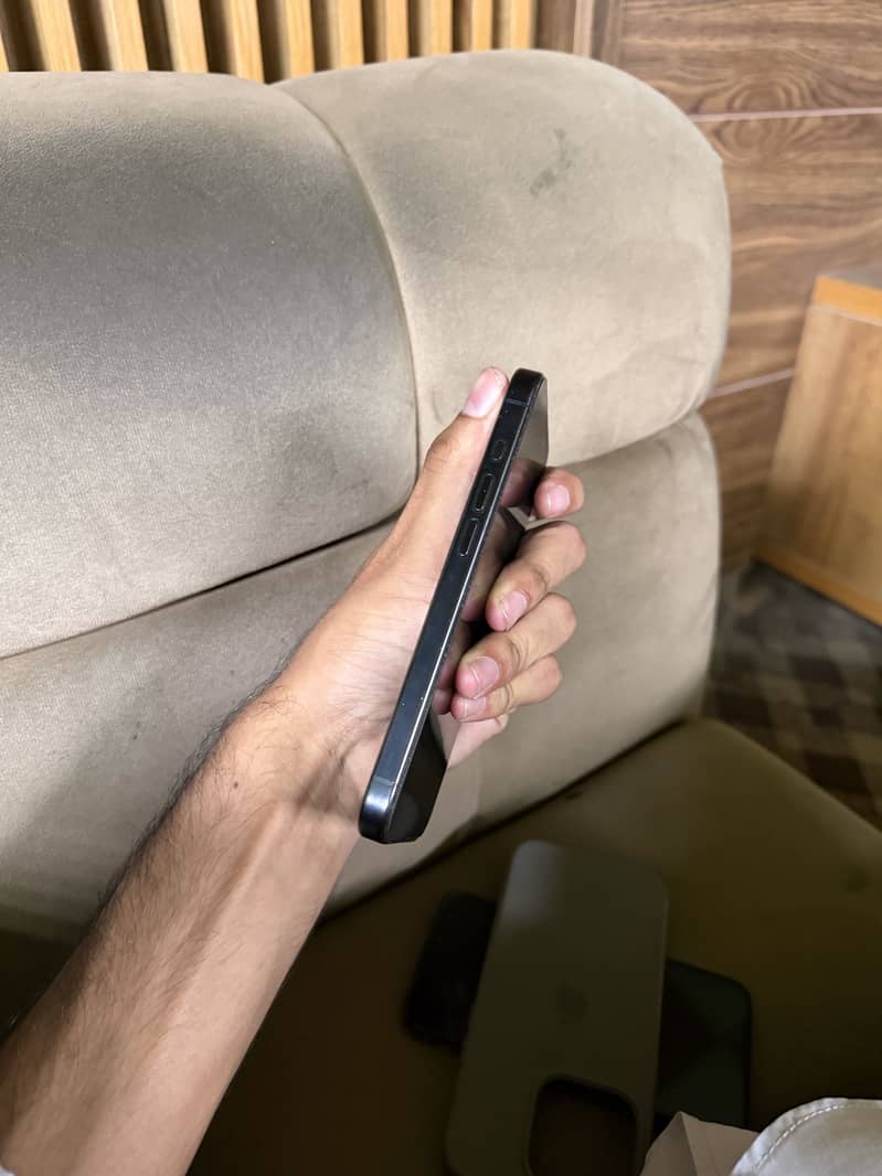 Apple iPhone 15 Pro 3