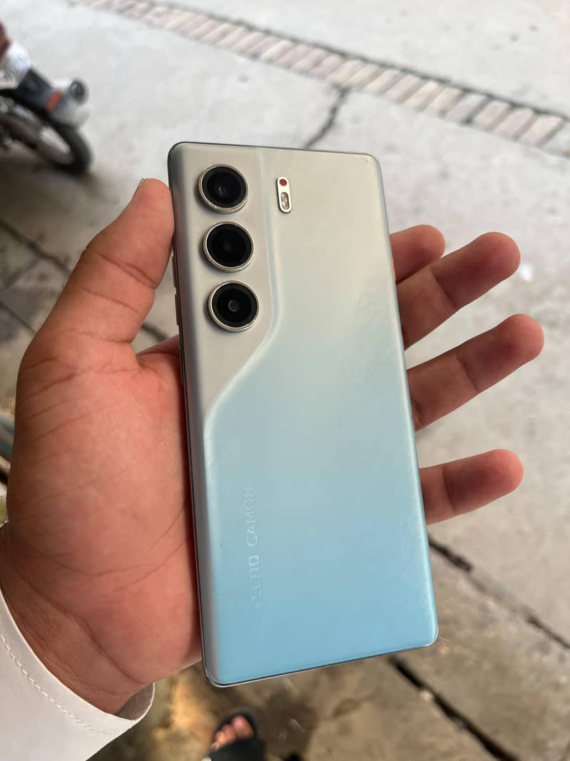 Tecno CAMON 40 Pro 0