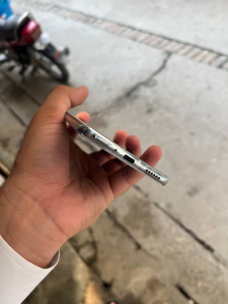 Tecno CAMON 40 Pro 1