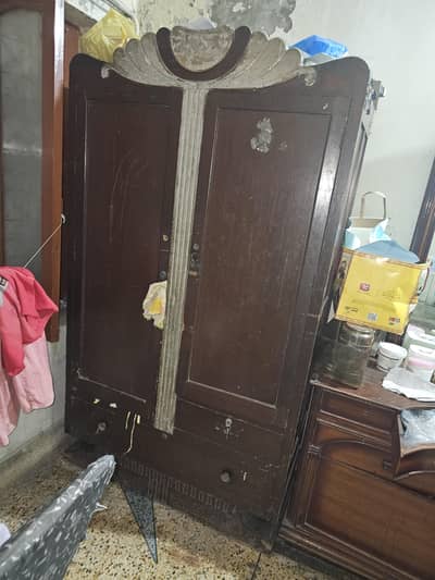 wardrobe Almari mazboot lakri