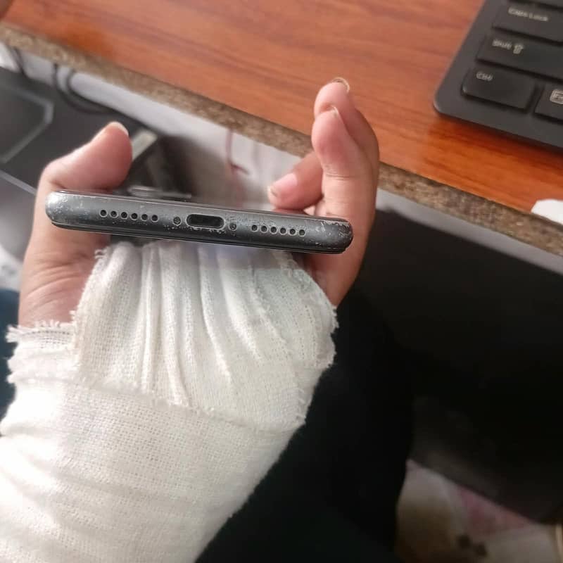 Apple iPhone 11 5