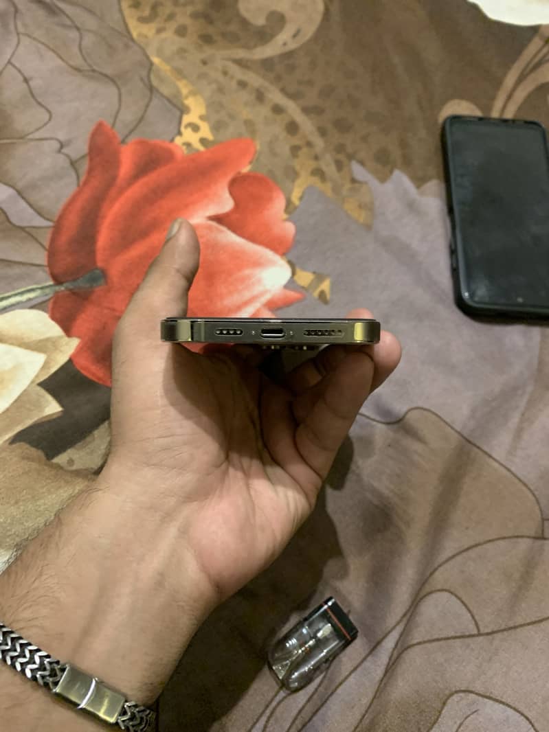 Apple iPhone 14 Pro Max 3