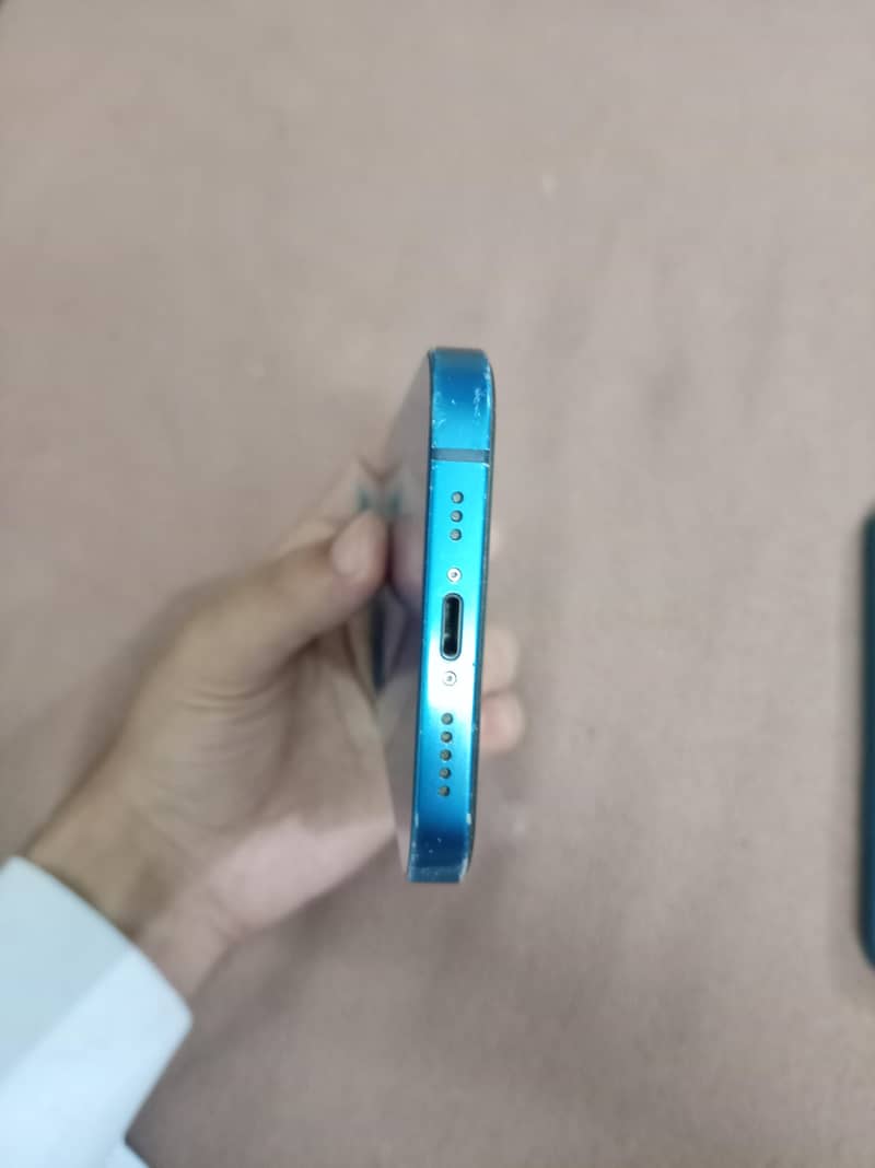 Apple iPhone 12 4
