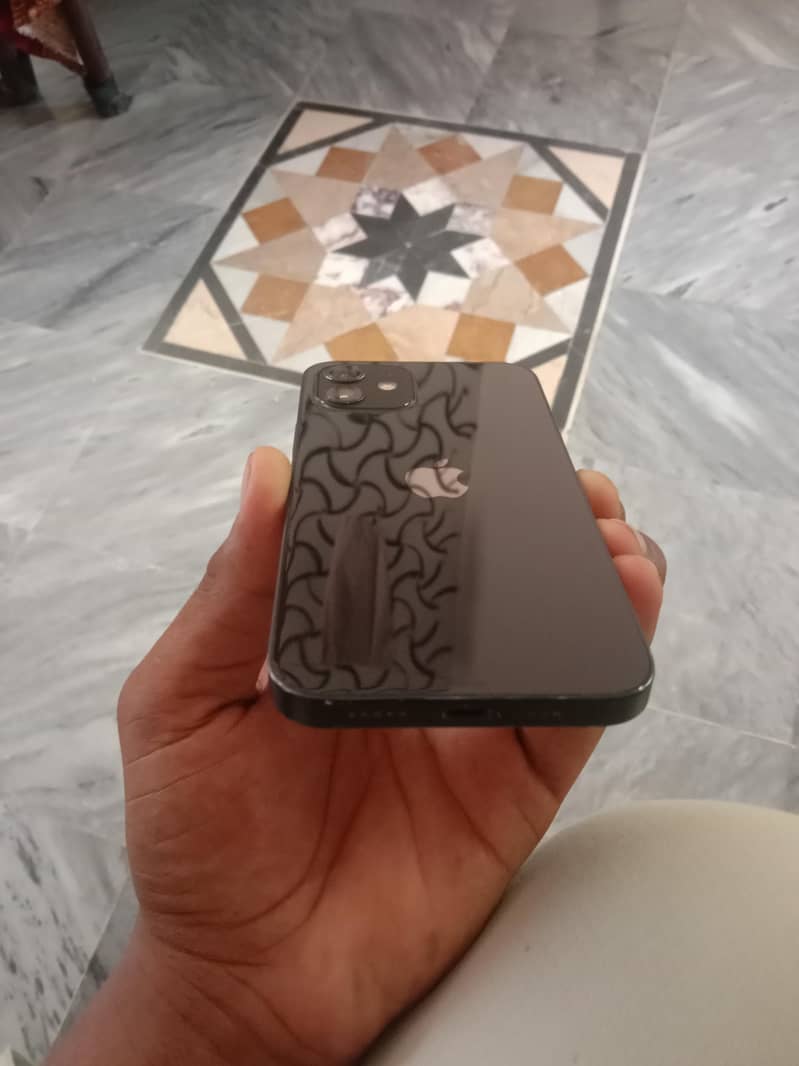 Apple iPhone 12 4