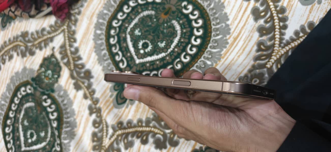 Apple iPhone 16 Pro Max 5