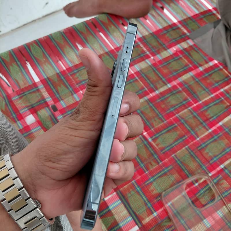 Apple iPhone 13 Pro Max 2