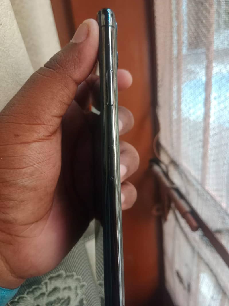 Apple iPhone 11 Pro Max 1
