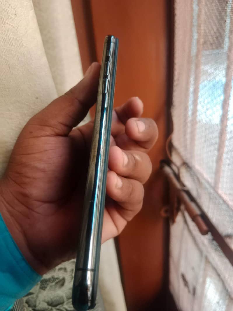 Apple iPhone 11 Pro Max 2