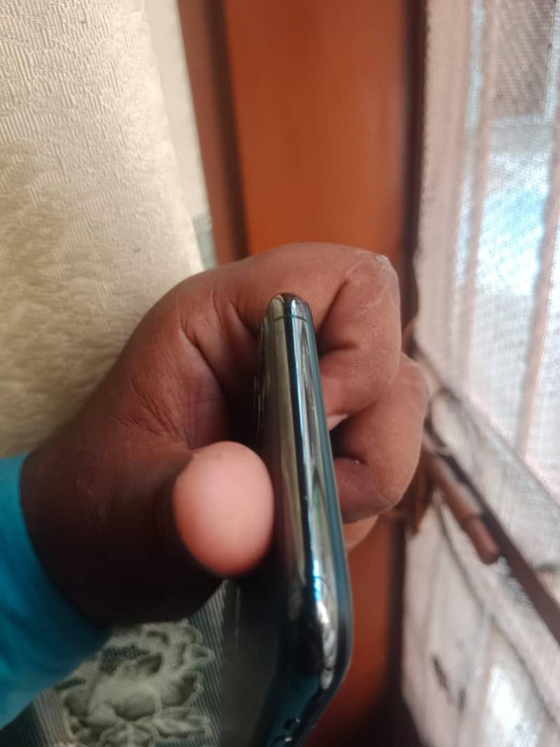 Apple iPhone 11 Pro Max 3