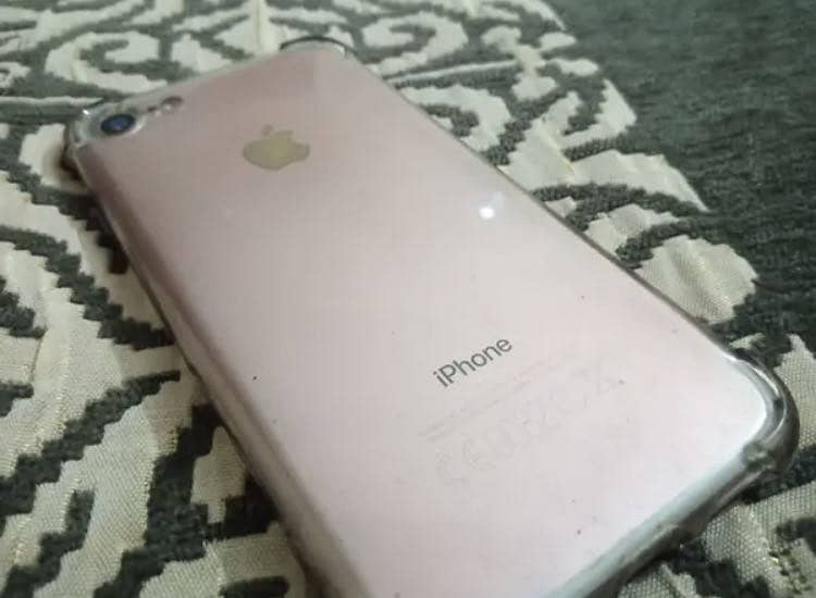 Apple iPhone 7 3