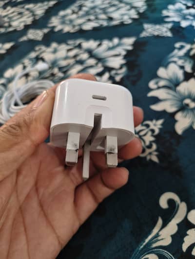 I PHONE ORIGINAL CHARGER AND CABLE