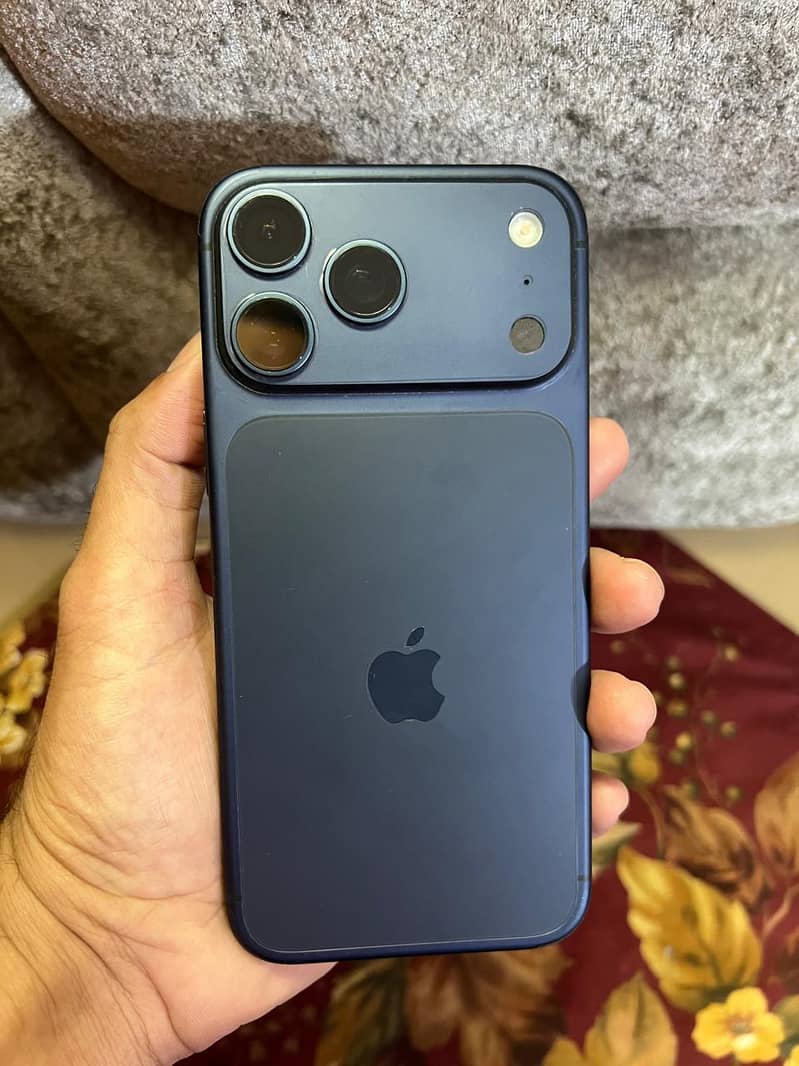 Apple iPhone 17 Pro Max 5