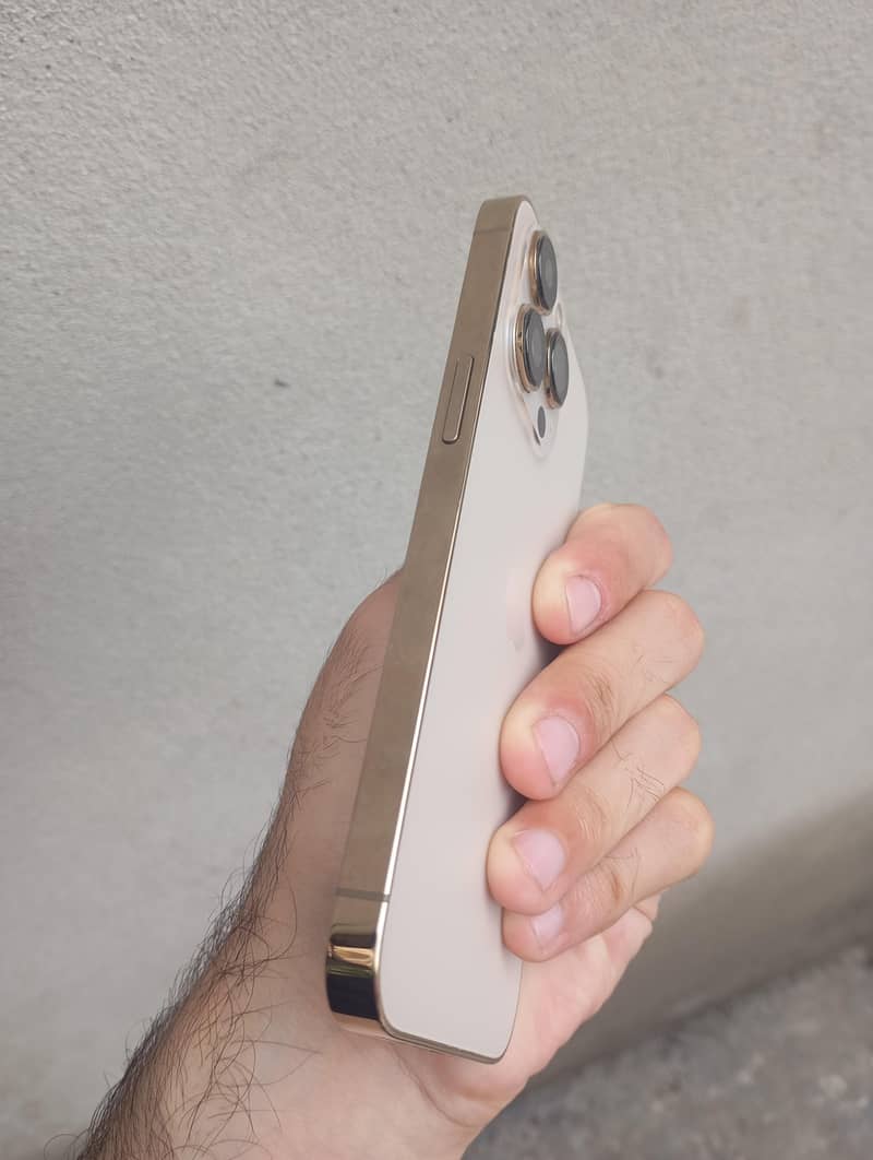 Apple iPhone 13 Pro 4