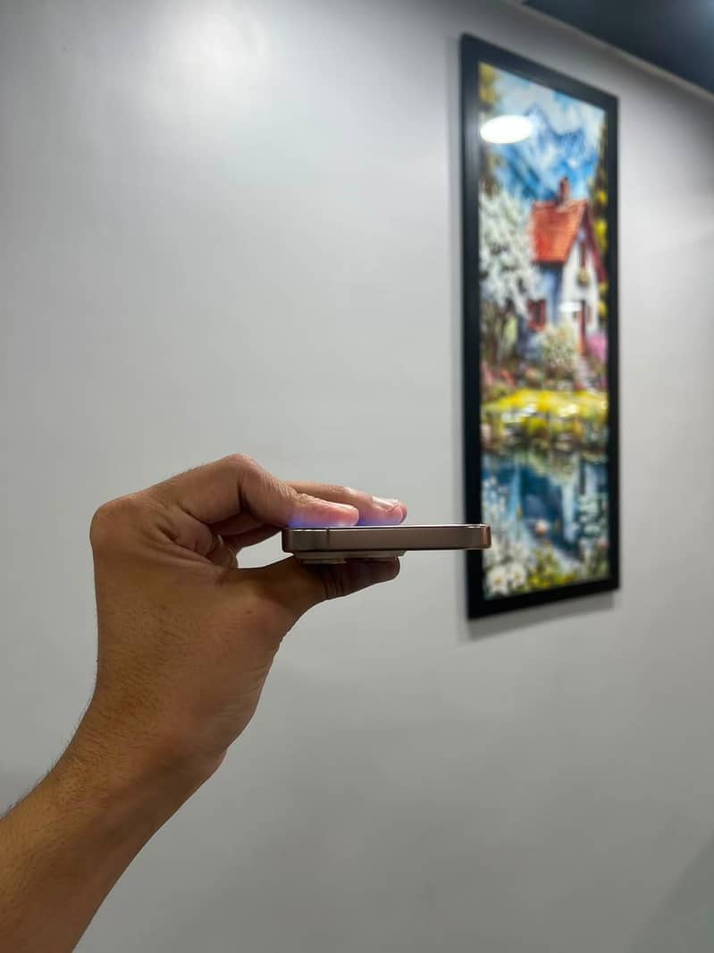 Apple iPhone 16 Pro 1